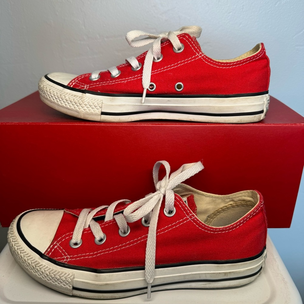Chuck Taylor All Star Red Converse SZ 6